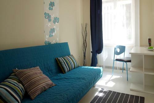 Vivid Rozsa Apartment