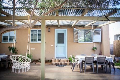 Lodge Olive - Israeli Zimmer