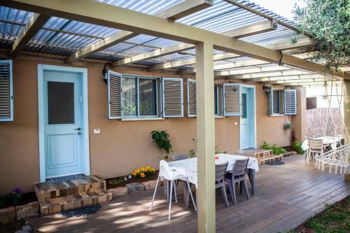 Lodge Olive - Israeli Zimmer