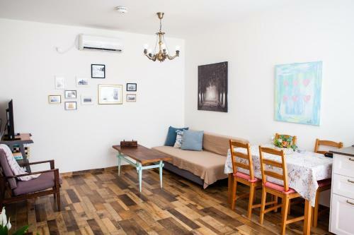 Lodge Olive - Israeli Zimmer