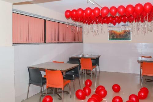 Oyo 15847 Hotel Mathura Lodging