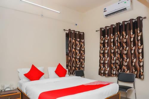 Oyo 15847 Hotel Mathura Lodging