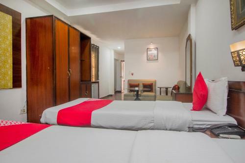 Hotel Oyo 12327 The Mapple