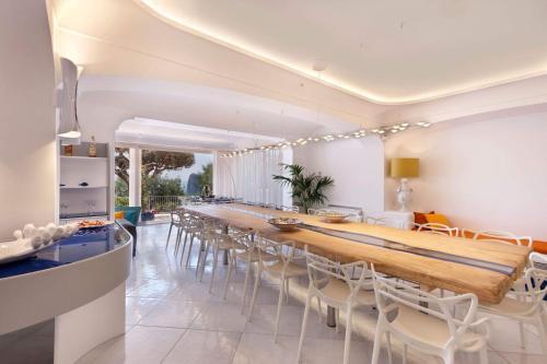 Sirenuse Villa Sleeps 8 Pool Air Con Wifi