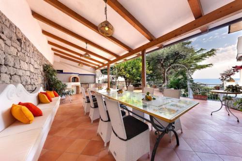 Sirenuse Villa Sleeps 8 Pool Air Con Wifi