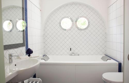 Sirenuse Villa Sleeps 8 Pool Air Con Wifi