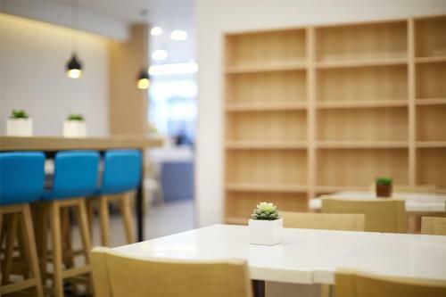 Hotel Hanting Express Wuxi East Railway Station