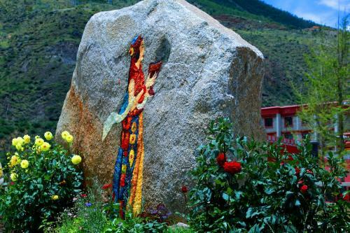 Hotel Ramada Encore Daocheng Yading