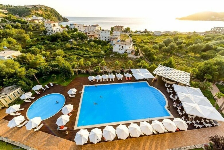 Rapos Resort Hotel