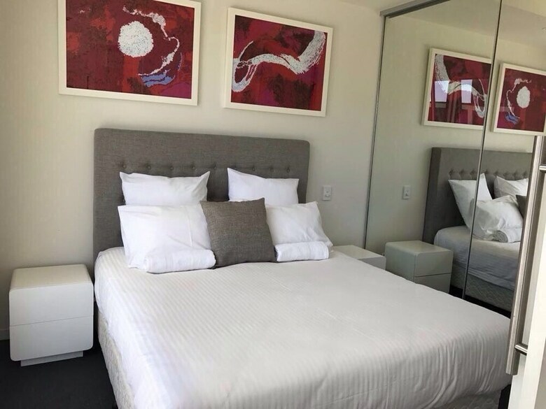 Aparthotel Luxurious Apartments Near City