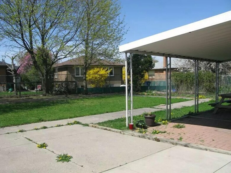 Hotel A1-private Up To 3 - Finch West Subway
