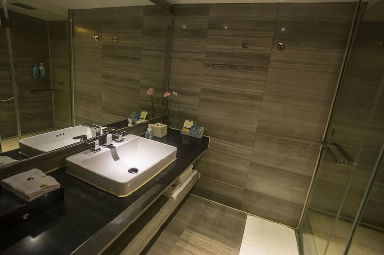 Manhattan Kinlen Hotel - Shishi