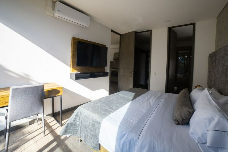 Hotel Class Suites By Colclick