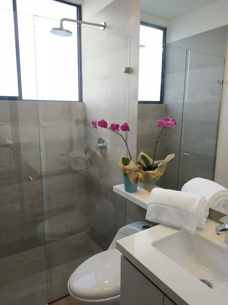 Hotel Class Suites By Colclick