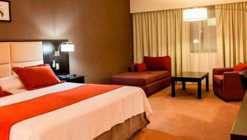 Howard Johnson Hotel & Casino