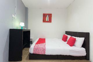 Oyo 304 Zero Hour Hotel