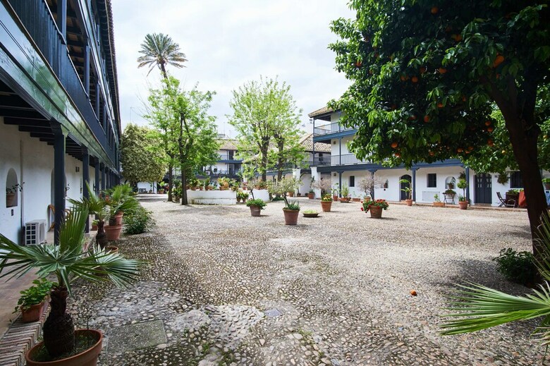 Apartamentos Conde Central Courtyard By Valcambre