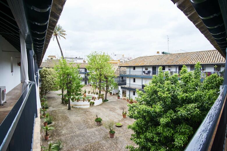 Apartamentos Conde Central Courtyard By Valcambre