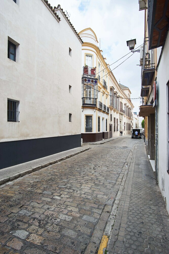 Apartamentos Conde Central Courtyard By Valcambre