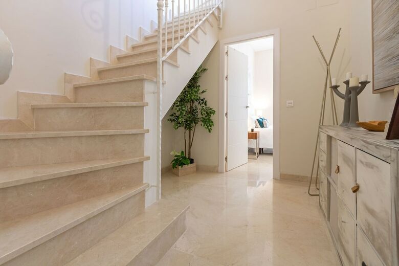 Apartamentos Lumbreras Deluxe Suite By Valcambre