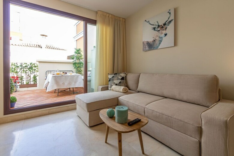 Apartamentos Lumbreras Deluxe Suite By Valcambre