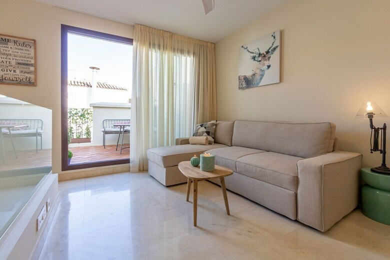 Apartamentos Lumbreras Deluxe Suite By Valcambre