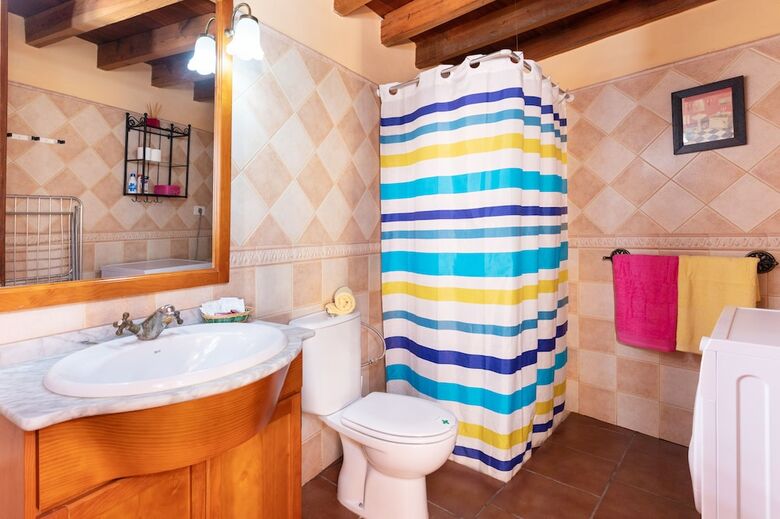 Homelike Charming Rustic House El Pinar