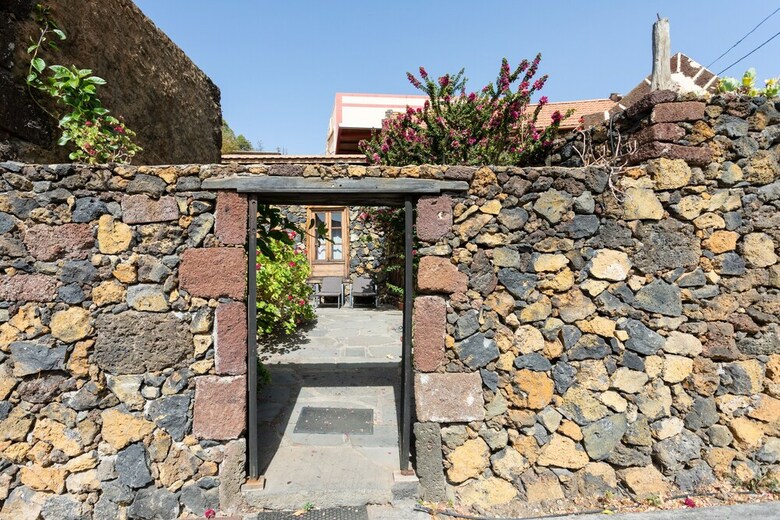 Homelike Charming Rustic House El Pinar