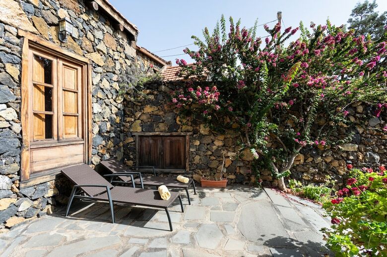 Homelike Charming Rustic House El Pinar