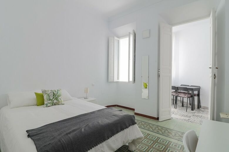 Apartamentos Cosy 7 Bedrooms In Plaza Merced