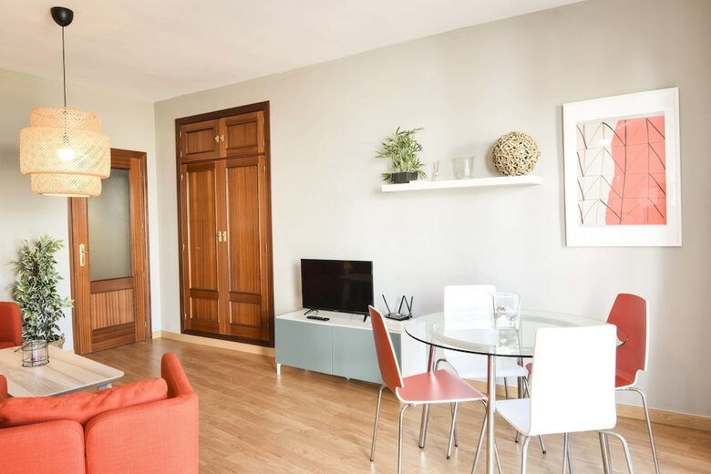 Apartamentos Letmalaga Two Sidewalks