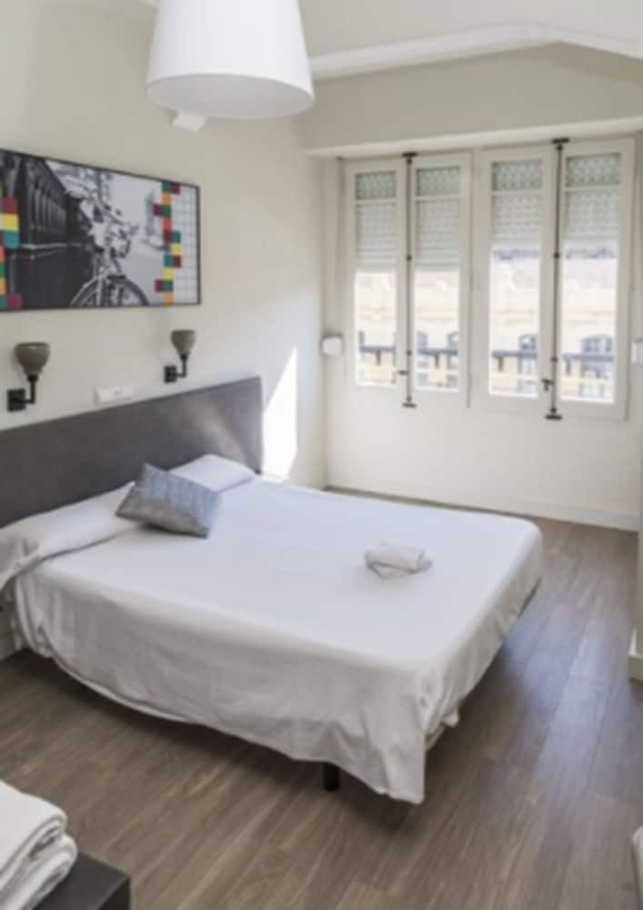 Pension Nwt Central Station Valencia