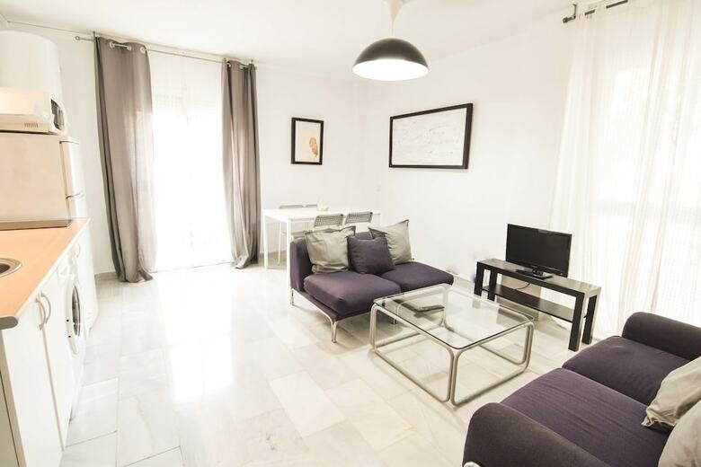 Apartamentos Letmalaga Lord Beach