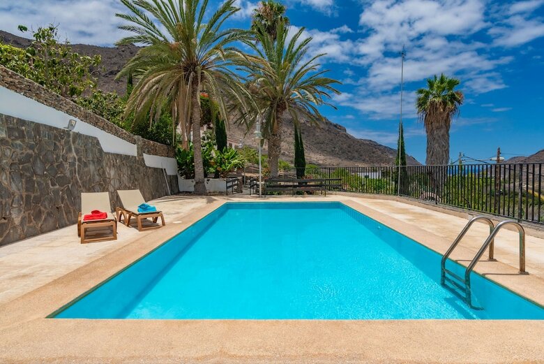 Casa De Vacaciones Con Piscina Compartida En Mog�n I