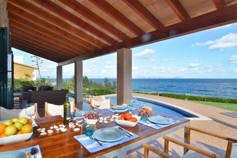 Luxurious Sea Front Villa In Mallorca