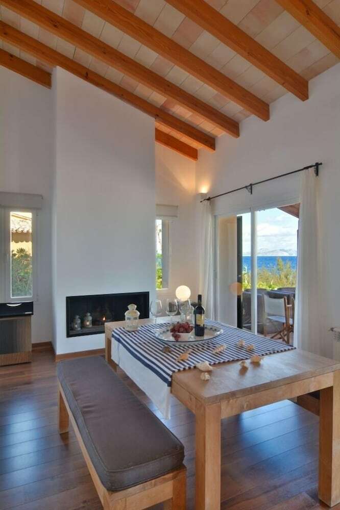 Luxurious Sea Front Villa In Mallorca