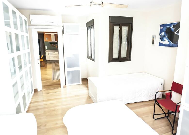 Apartamentos Rodrigo Triana Courtyard By Valcambre
