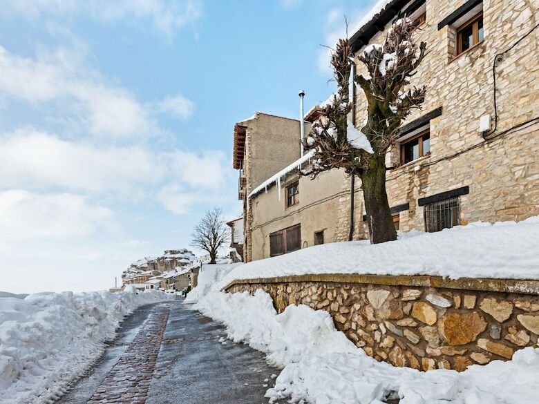 Pleasant Apartment In Gudar With Heating