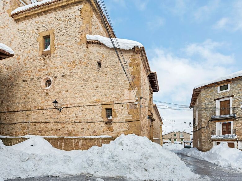 Pleasant Apartment In Gudar With Heating