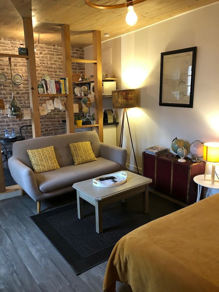 Bed & Breakfast Une Chambre En Ville