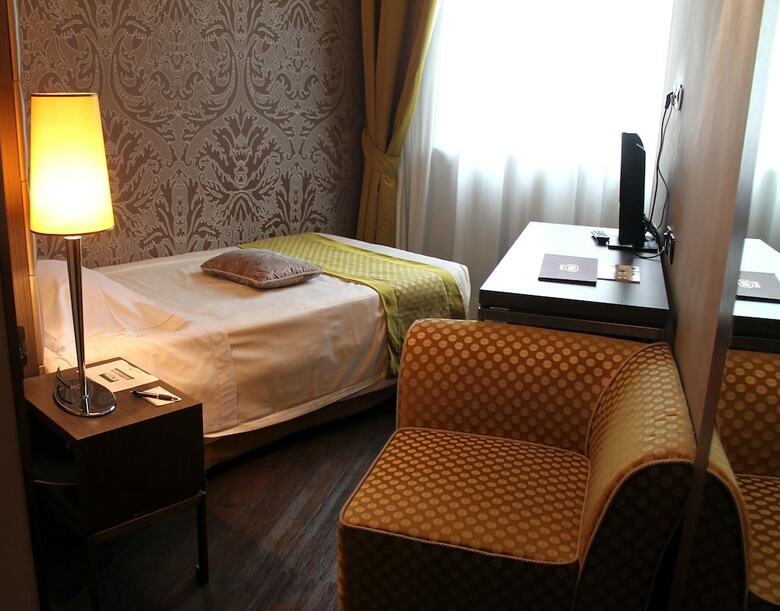 Hotel Mozart(.)