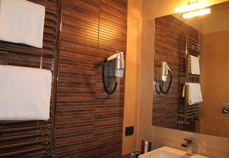 Hotel Mozart(.)