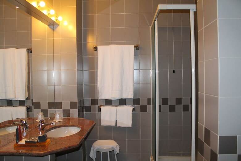 Hotel Mozart(.)