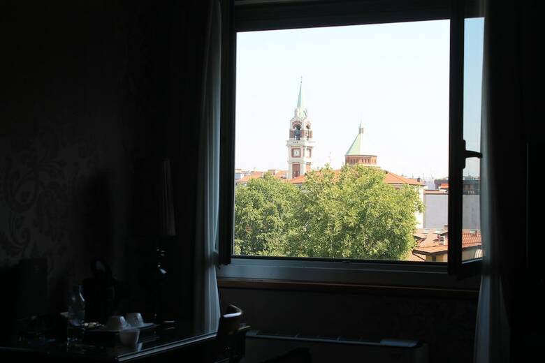 Hotel Mozart(.)