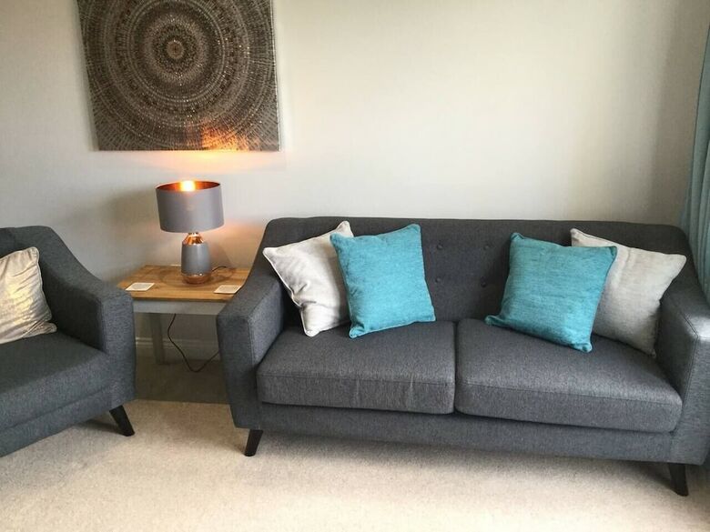 Pretty Properties - 30 Chaldron Court