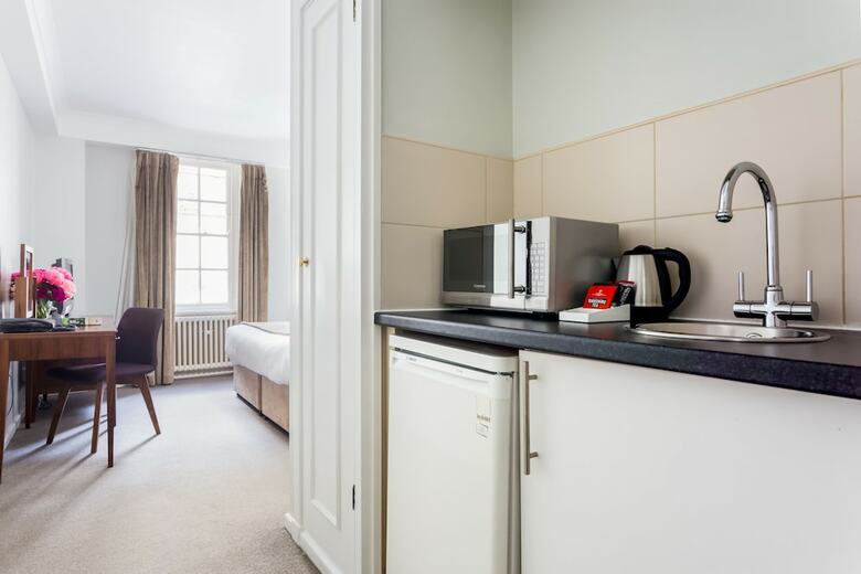 Aparthotel Dolphin House Serviced Apartments