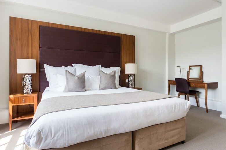 Aparthotel Dolphin House Serviced Apartments