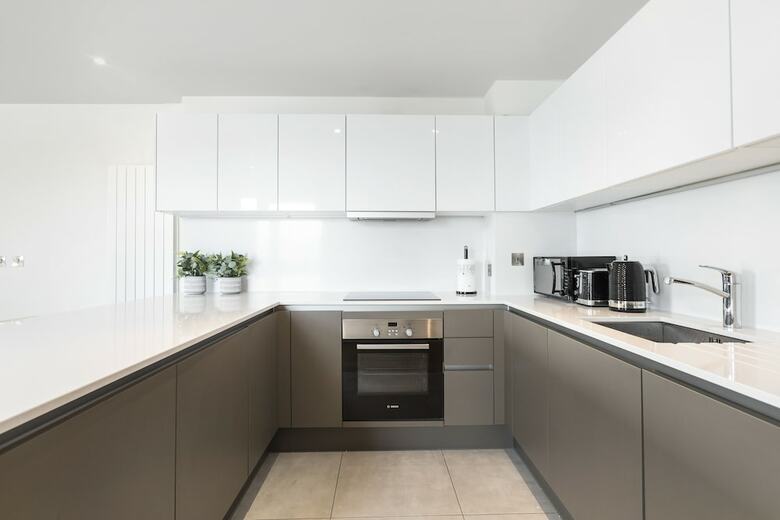 Lush Apartment - London Designer Outlet