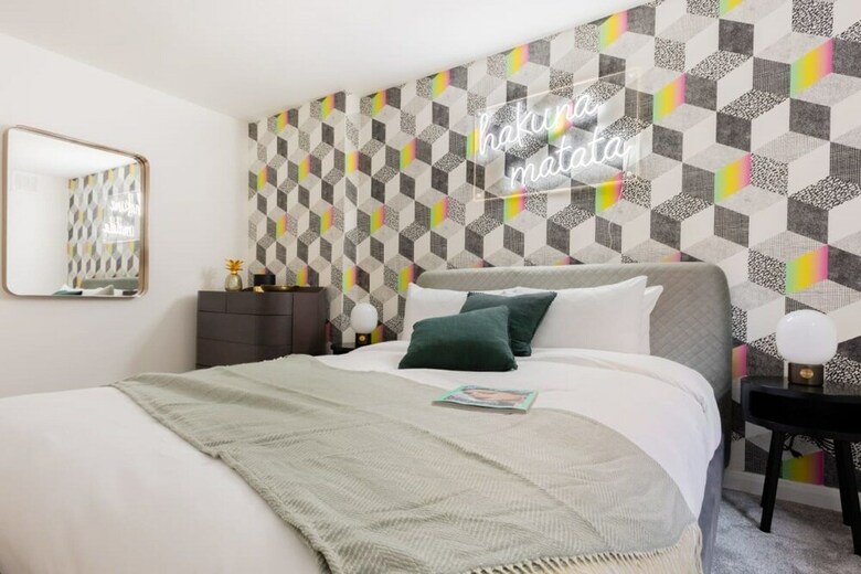 The Kensington Grove - Stylish 2bdr Flat With Private Patio