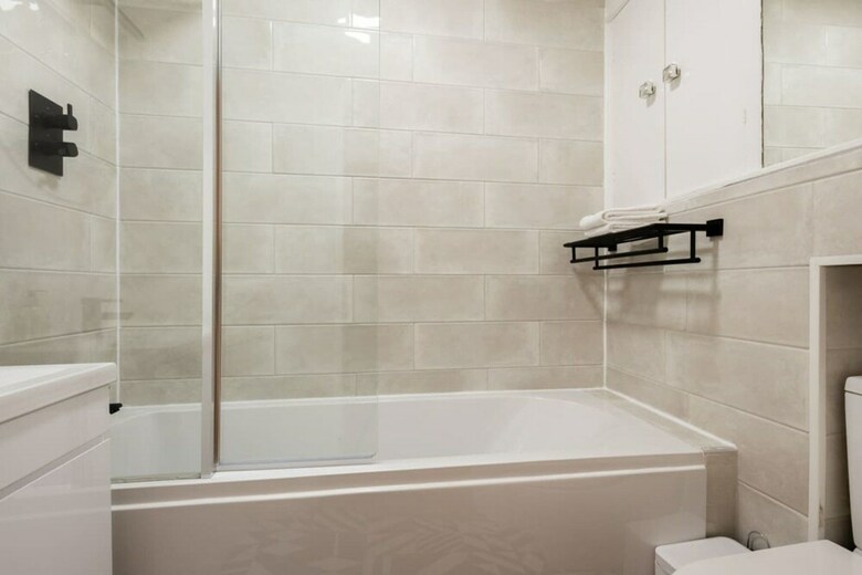 The Kensington Grove - Stylish 2bdr Flat With Private Patio